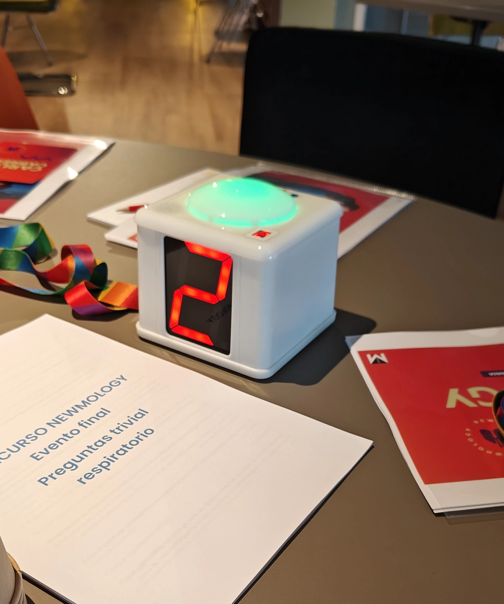 Pulsador con pantalla para eventos